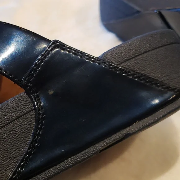 FitFlop Lulu navy blue  Flower Petals Patent Toe-Thong Comfort Sandals Woman’s 9 - Picture 7 of 9